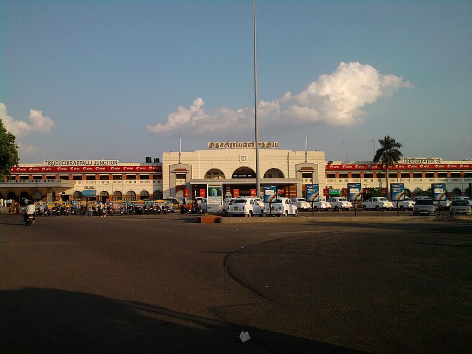 24/7 Railway Station Pickup & Drop Cabs - MJ Car Rentals