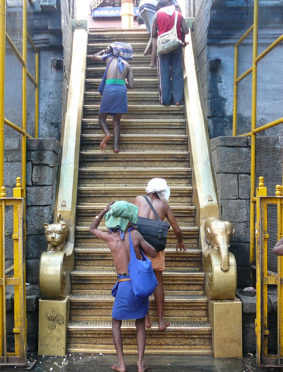Sabarimala Sannidhanam 18 Holy Steps Pathinettampadi