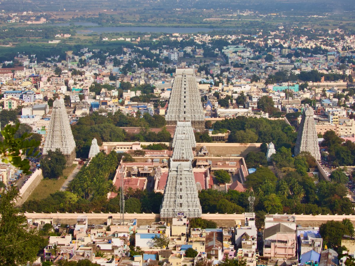 Tiruvannamalai Arunachaleswarar Temple with Holy Mount Arunachala