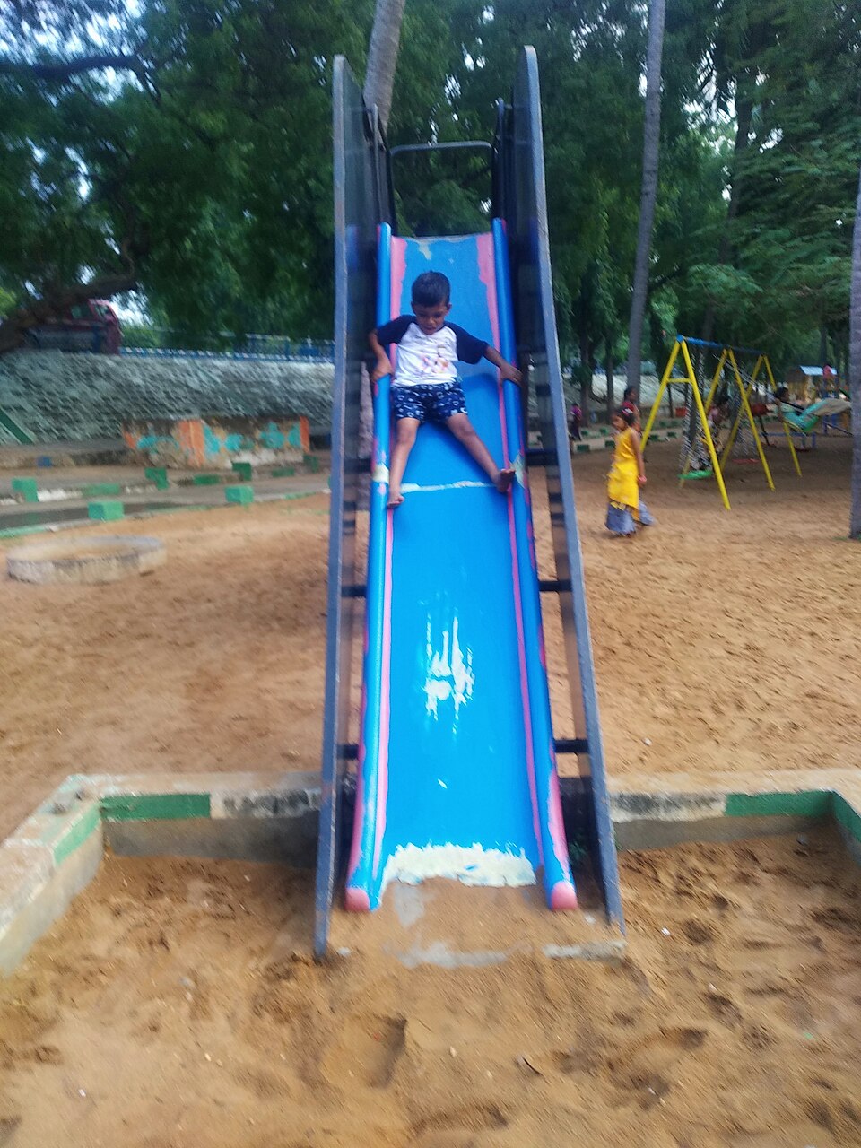 Kallanai Riverside Park Walkway